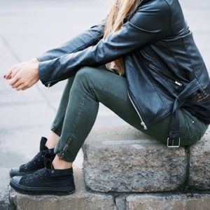 UNISEX ALL BLACK HIGH TOP UNISEX CONVERSE